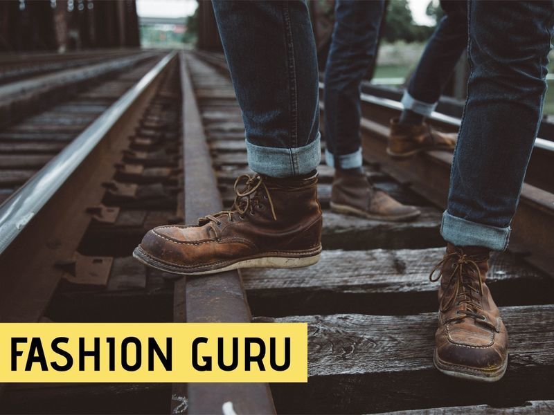 Deux personnes en bottes et jeans se tiennent sur les rails avec « gourou de la mode » comme titre. Placer le texte du titre dans les zones d&#39;arrière-plan est une façon de donner à votre design une touche moderne et urbaine. Image