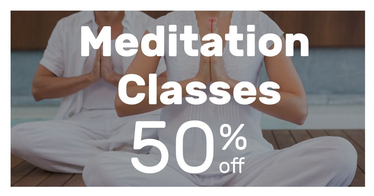 Anúncio gráfico de aulas de meditação com 50% de desconto e imagem de duas pessoas meditando ao fundo