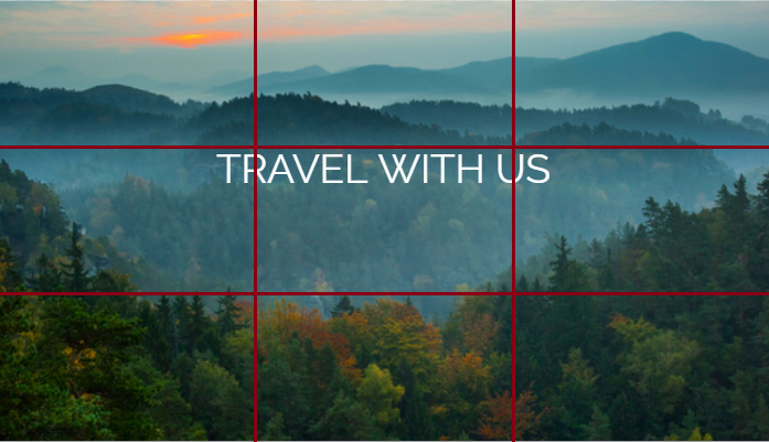Paysage avec une forêt et un coucher de soleil en arrière-plan et &quot;Travel with Us&quot; écrit au premier plan avec une grille 3x3