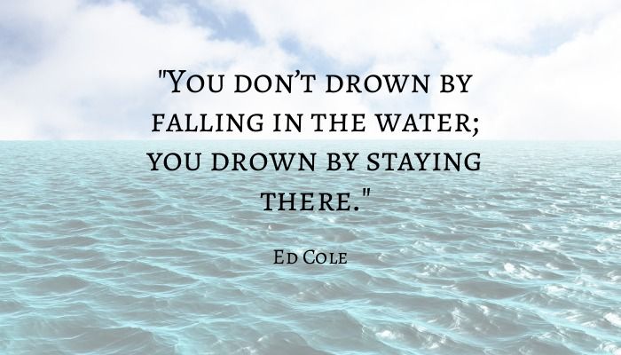 Cita de Ed Cole con una imagen del mar de fondo