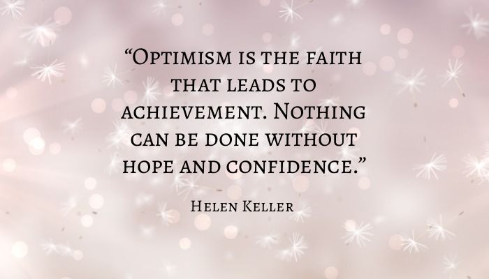 Zitat von Helen Keller auf violettem Hintergrund