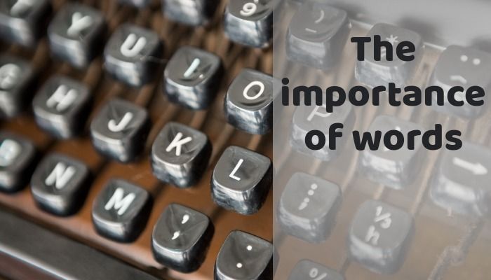 Close-up de lettres sur un clavier de machine à écrire - Optimiser votre bio Instagram - image