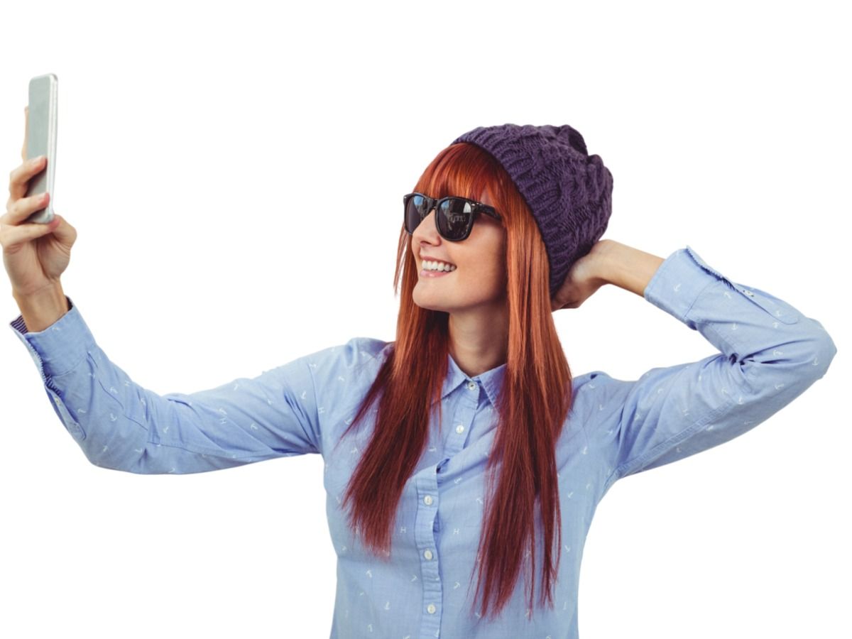 A red-haired girl in a hat takes a selfie - Marketing on Instagram: 8 simple steps to success - Image