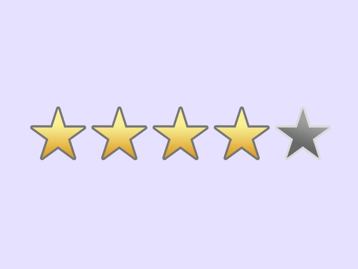 Revisión de 4 estrellas sobre fondo lavanda.