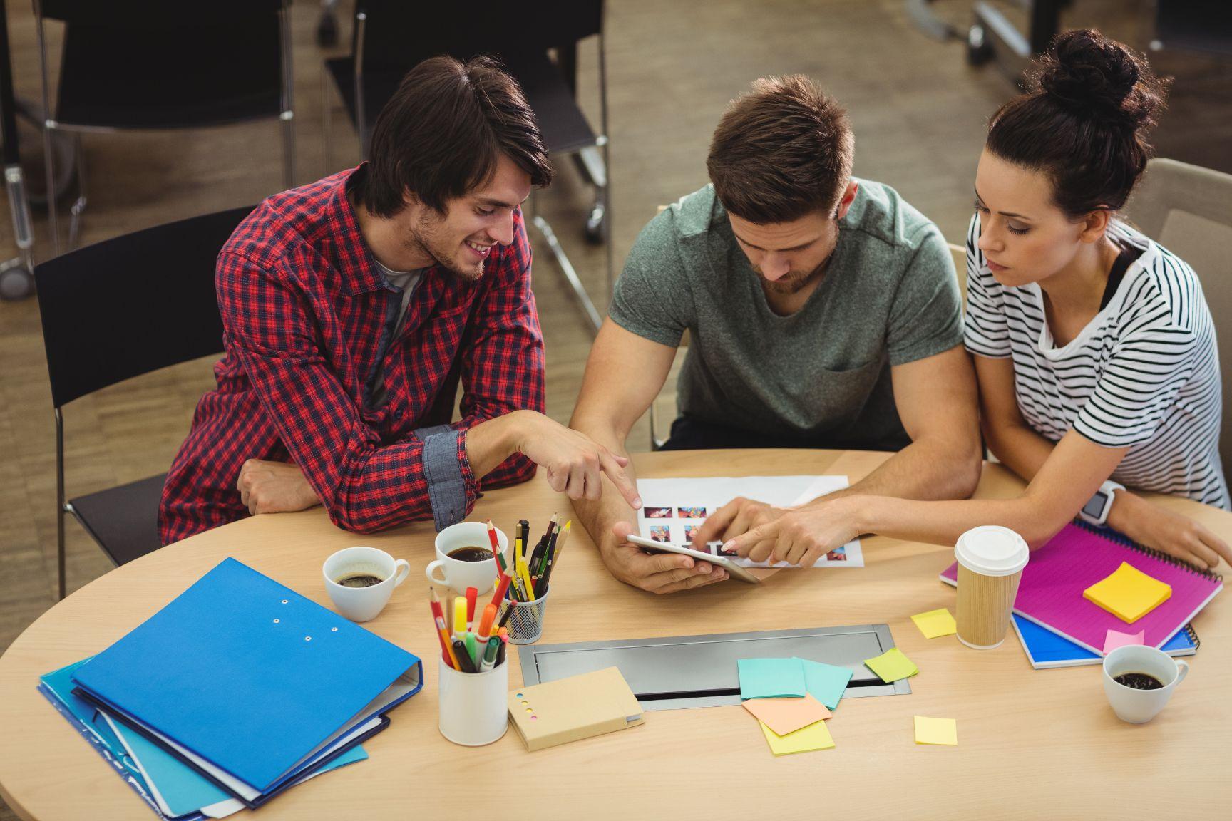 Equipo en la mesa de planificación