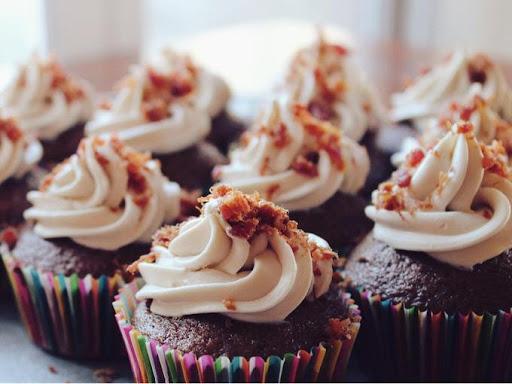 Gebackene Cupcakes für die Studentenwahl