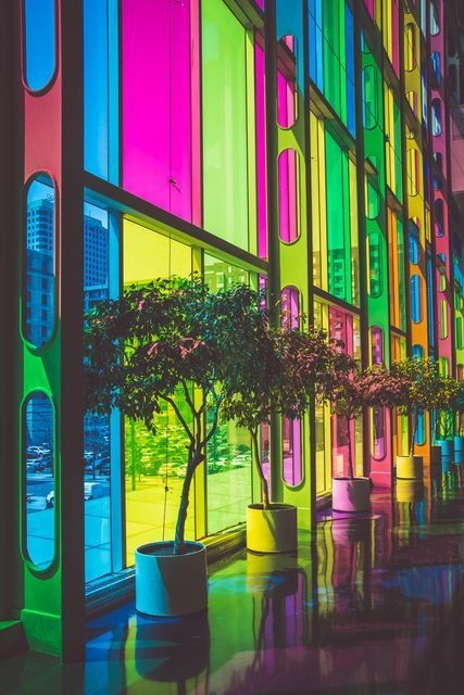 Colored windows - The 100 best event marketing ideas of 2019 - Image
