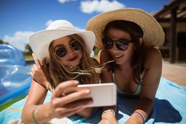 Selfie on vacation - The 100 best event marketing ideas of 2019 - Image