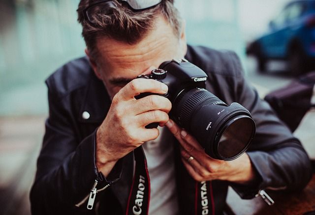Photographer takes a photo - The 100 best event marketing ideas of 2019 - Image